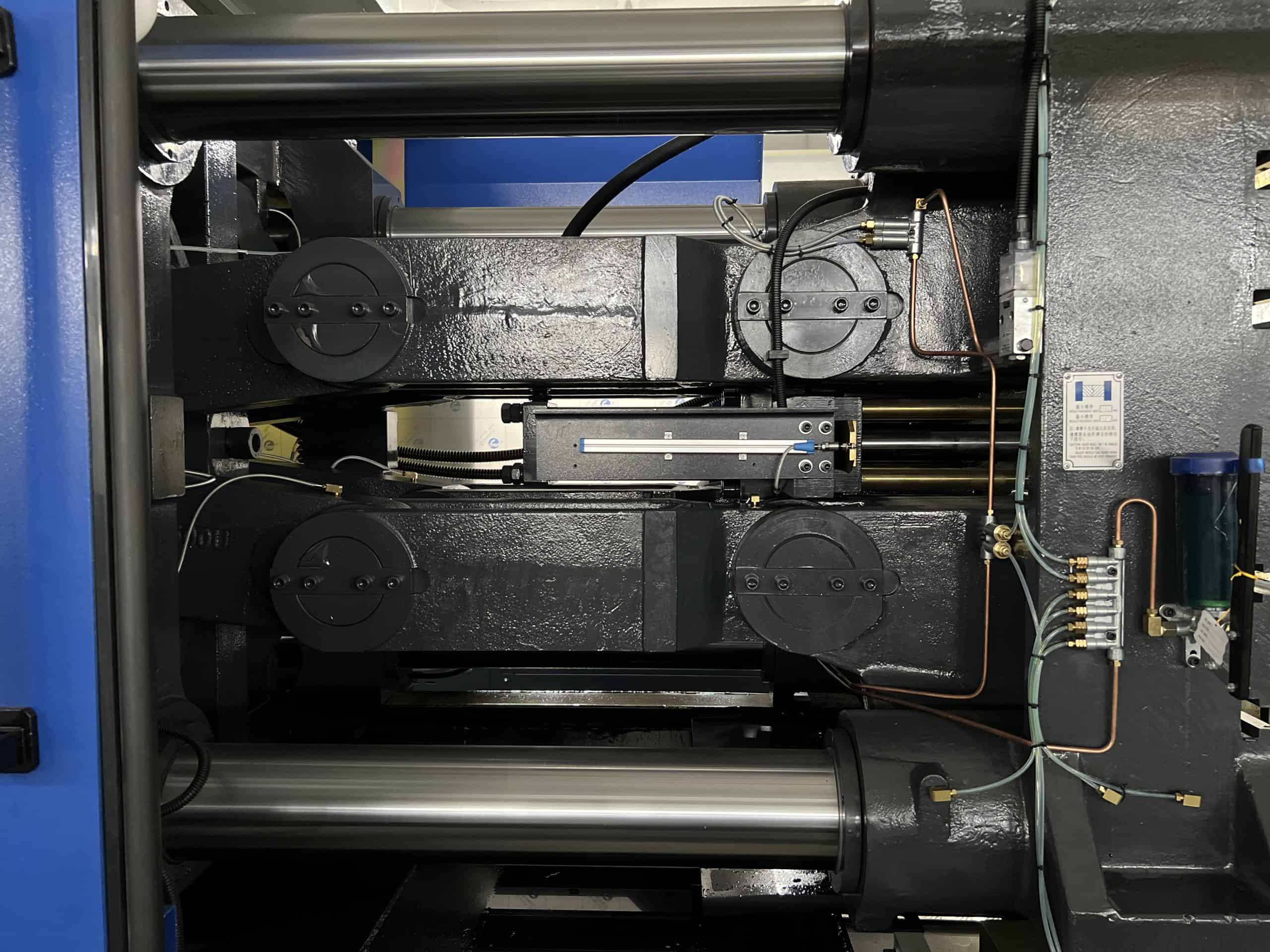 center mold-lock
