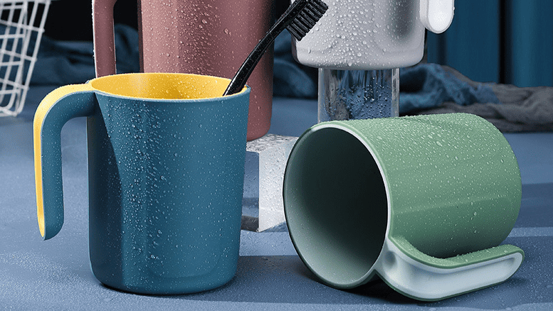 Two-color cups